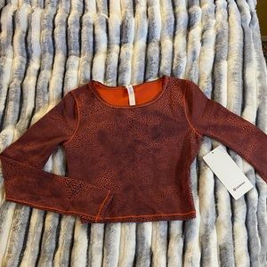Wunder train cropped LS shirt . Size 4. NWT Crackle Glaze Vintage Orange